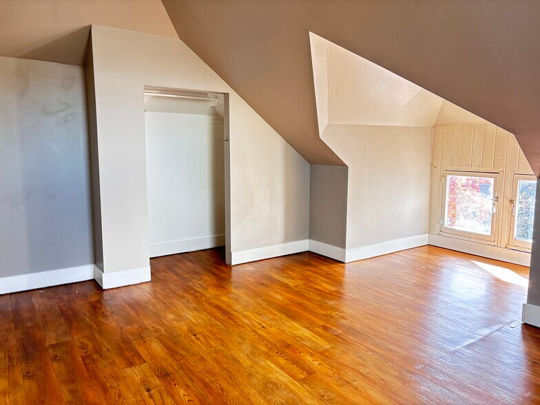More Photos Of 146 N Logan St, Denver Specialty For Sale