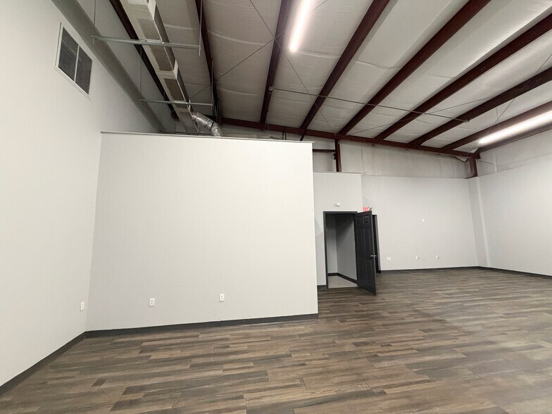 More Photos Of 16547 US Highway 19, Hudson Showroom For Lease