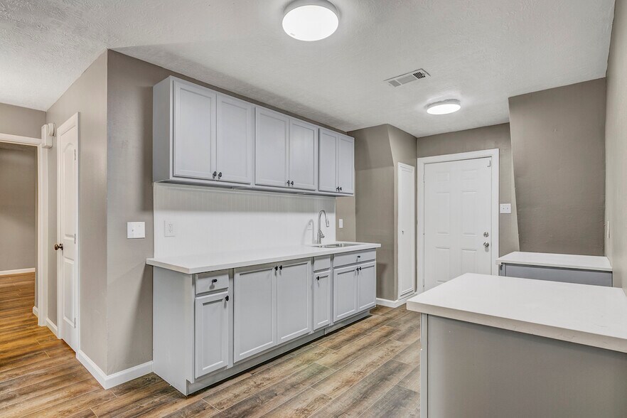 More Photos Of 3350 Mcfaddin Ave, Beaumont Apartments For Lease