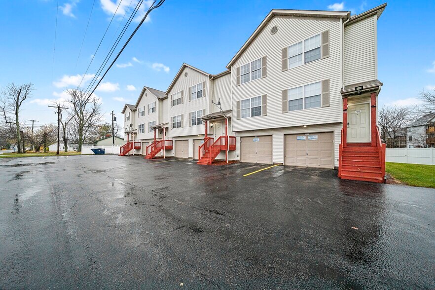 More Photos Of 6037 Lake Rd W, Ashtabula Apartments For Sale