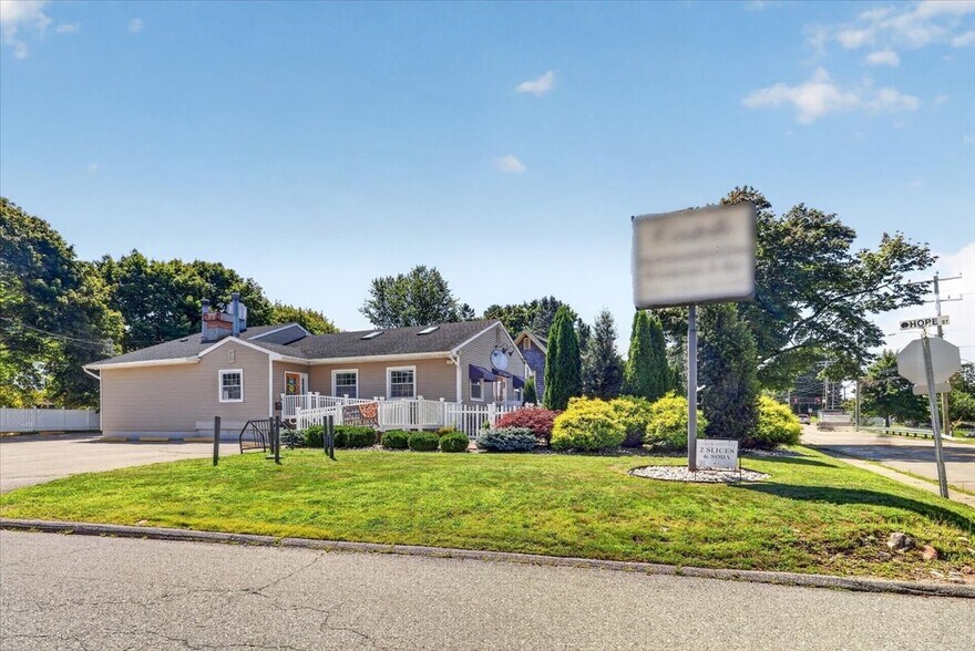 More Photos Of 11 E Pattagansett Rd, Niantic Restaurant For Sale