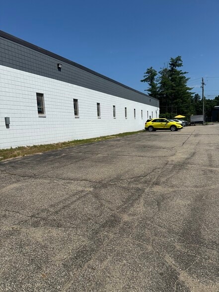 More Photos Of 12 Continental Blvd, Merrimack Distribution For Sale