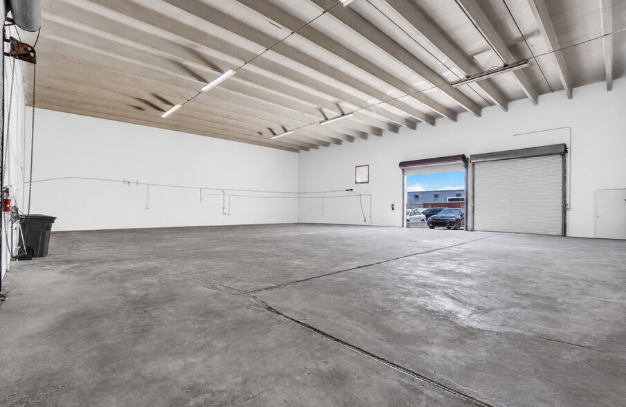 More Photos Of 7460-7580 NW 82nd St, Medley Warehouse For Lease