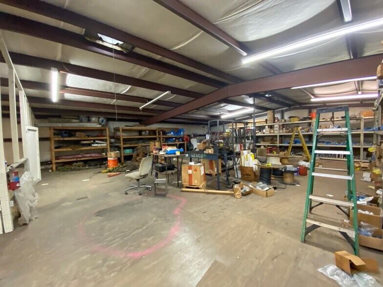 More Photos Of 4950 Washington Blvd, Beaumont Light Manufacturing For Sale