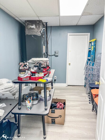 More Photos Of 99 Bay St, Fairburn Light Manufacturing For Lease