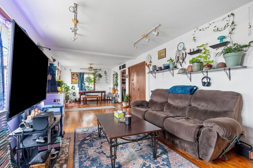 More Photos Of 38804 8th Ave, North Branch Office Residential For Sale