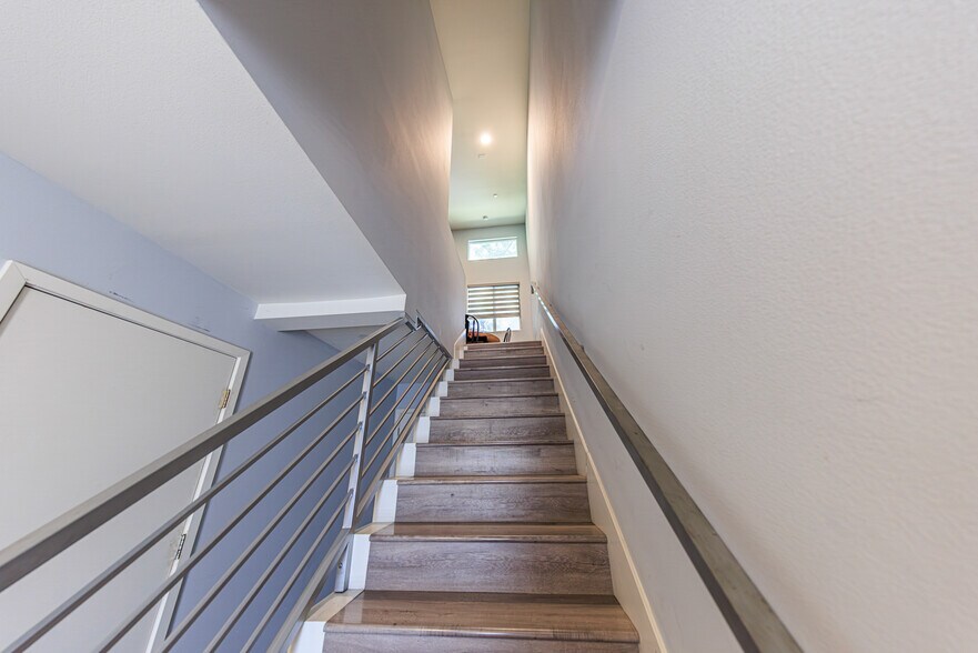 More Photos Of 5743 Case Ave, North Hollywood Apartments For Sale