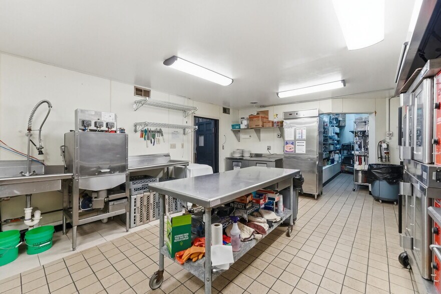 More Photos Of 691 S Main St W, Richmond Restaurant For Sale