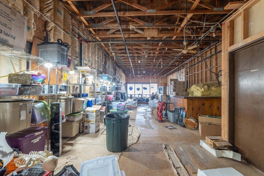 More Photos Of 314-316 Front St, Ketchikan Specialty For Sale