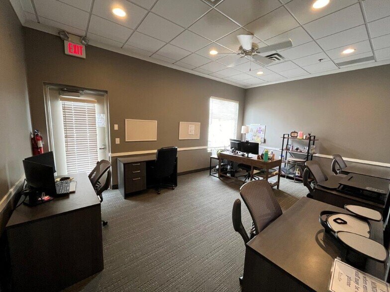 More Photos Of 14551 Judicial Rd, Burnsville Office For Sale