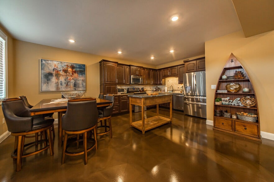 More Photos Of 7910 Edgemont Rd, Greers Ferry Apartments For Sale