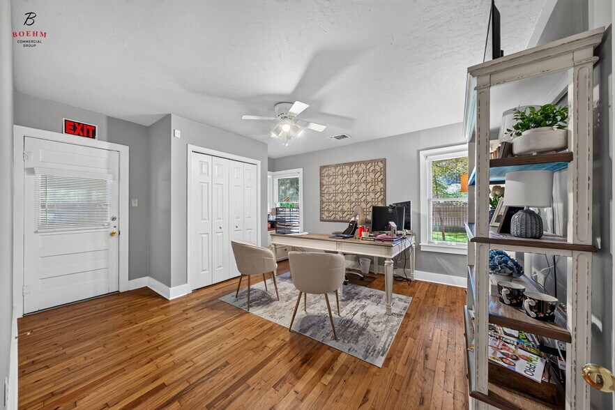 More Photos Of 115 Oak Park Dr, Boerne Office For Sale