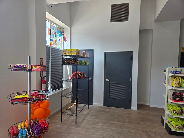 More Photos Of 1655-1657 N Western Ave, Chicago Apartments For Lease