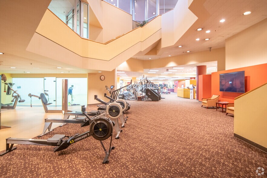 More Photos Of 301 Commerce St, Fort Worth Office For Lease