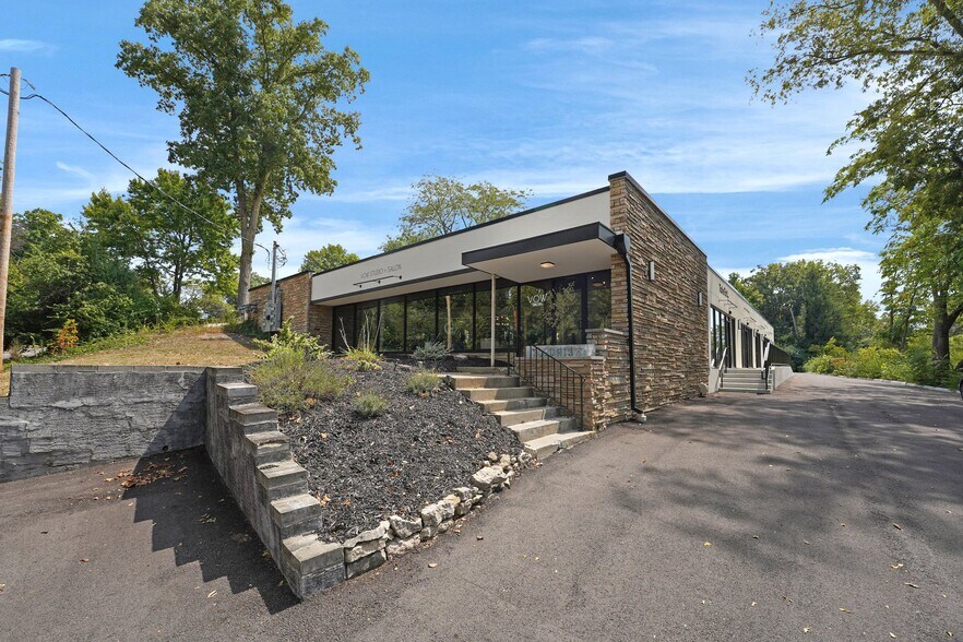 More Photos Of 2125 W 5th Ave, Columbus Storefront For Lease