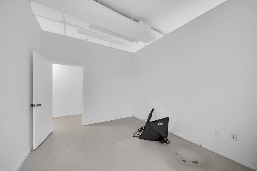 More Photos Of 535-547 W 45th St, New York Loft Creative Space For Lease