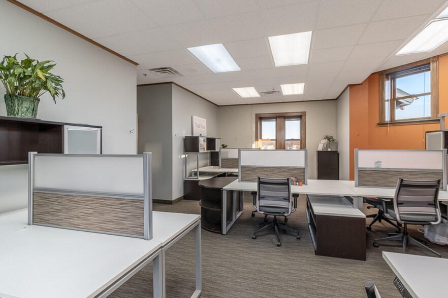 More Photos Of 112-142 S Riverfront Dr, Mankato Office For Lease