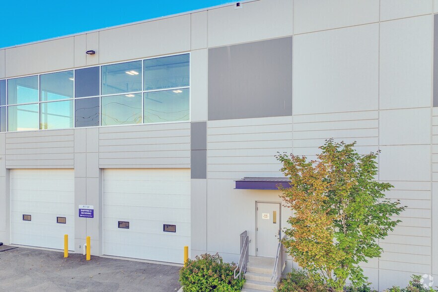 More Photos Of 5085 North Fraser Way, Burnaby Manufacturing For Lease