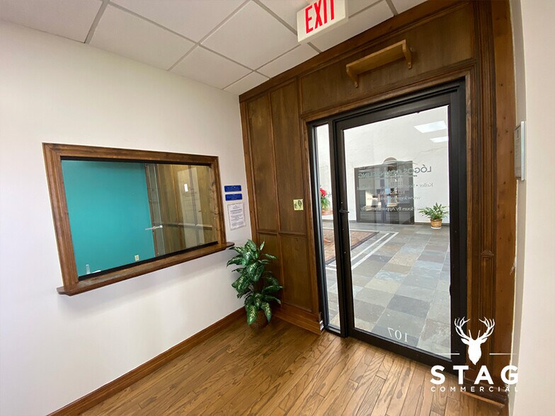 More Photos Of 3901 Airport Fwy, Bedford Office For Lease