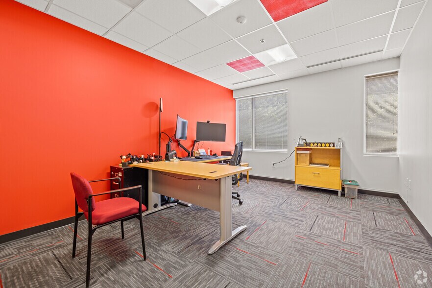 More Photos Of 555 S Independence Blvd, Virginia Beach Office For Lease