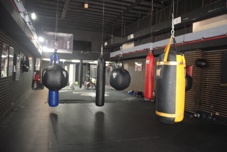 More Photos Of 506 S Broadway, Baltimore Storefront Retail Office For Lease