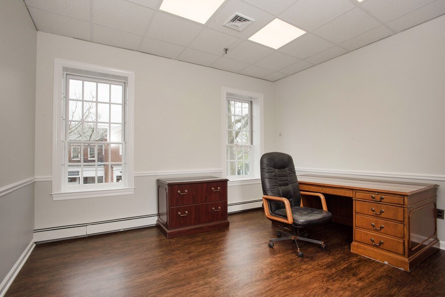 More Photos Of 59-67 Elm St, New Canaan Storefront For Lease