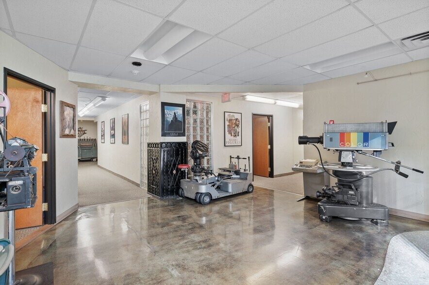 More Photos Of 531 W Main St, Denison Office For Sale