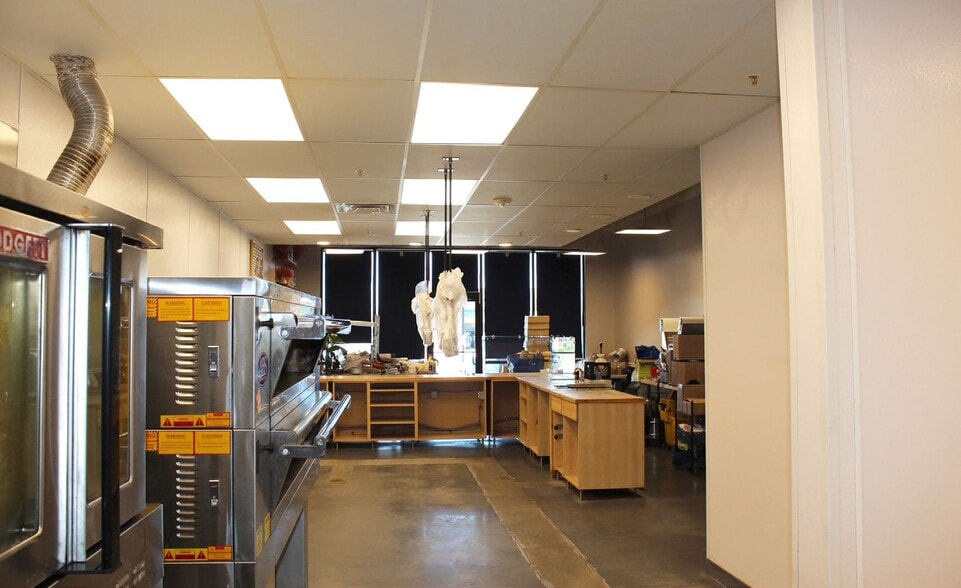 More Photos Of 19585 Hess Rd, Parker Storefront For Lease