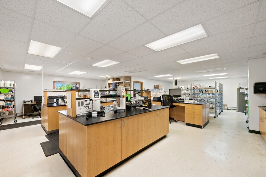 More Photos Of 97 S Red Willow Rd, Evanston Manufacturing For Sale