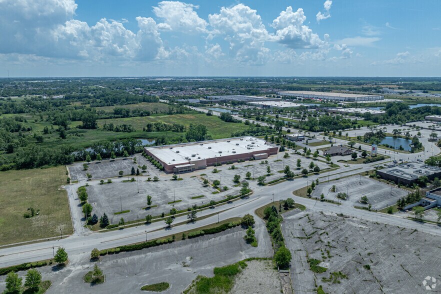 More Photos Of 4647 Lincoln Mall Dr, Matteson Freestanding For Sale