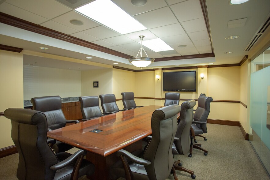 More Photos Of 221 S Knowles Ave, Winter Park Office For Lease