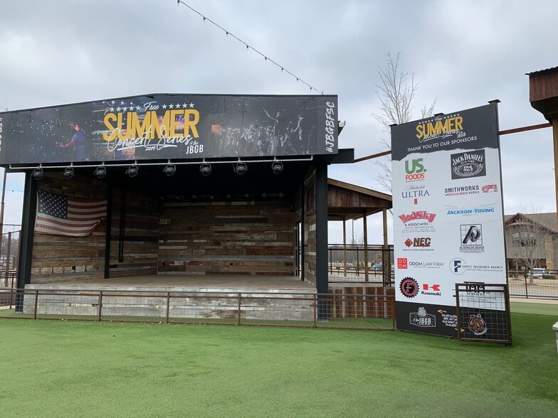 More Photos Of 3615 N Steele Blvd, Fayetteville Bar For Sale