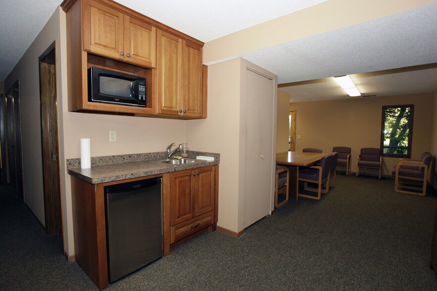 More Photos Of 3701 Shoreline Dr, Orono Coworking Space