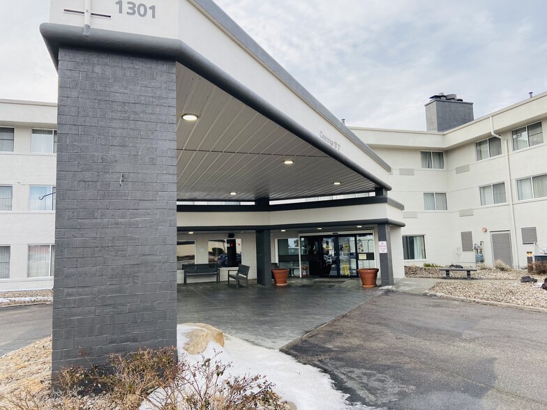 More Photos Of 1301 W Bond Cir, Lincoln Hotel For Sale