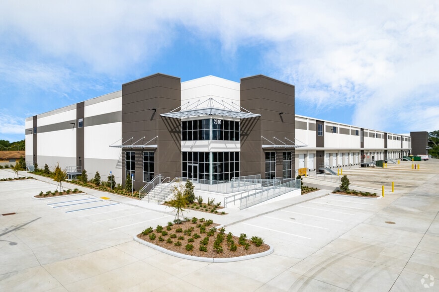 Primary Photo Of 2001 W Oak Ridge Rd, Orlando Distribution For Lease