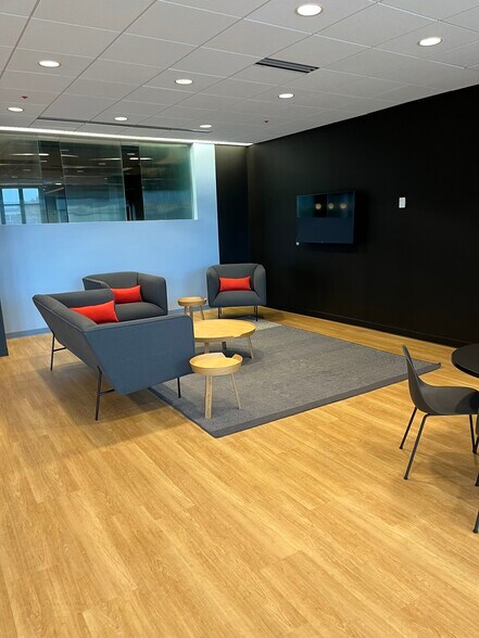More Photos Of 6300 Sprint Pky, Overland Park Coworking Space
