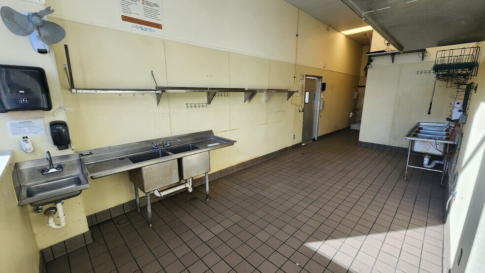 More Photos Of 500-508 Lexington Pky S, Saint Paul Restaurant For Lease