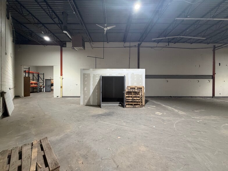 More Photos Of 239 Commercial St, Malden Research And Development For Lease
