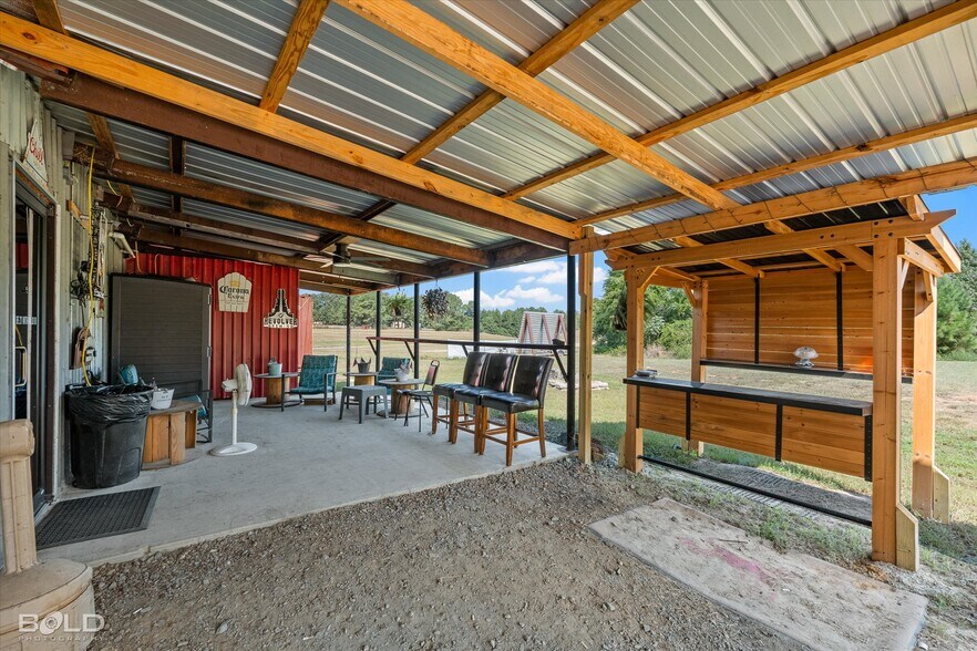 More Photos Of 7318 Ida State Line rd, Ida Bar For Sale