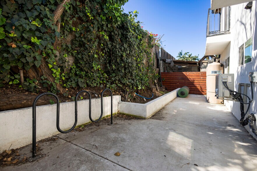 More Photos Of 3468 W 71st St, Los Angeles Apartments For Sale