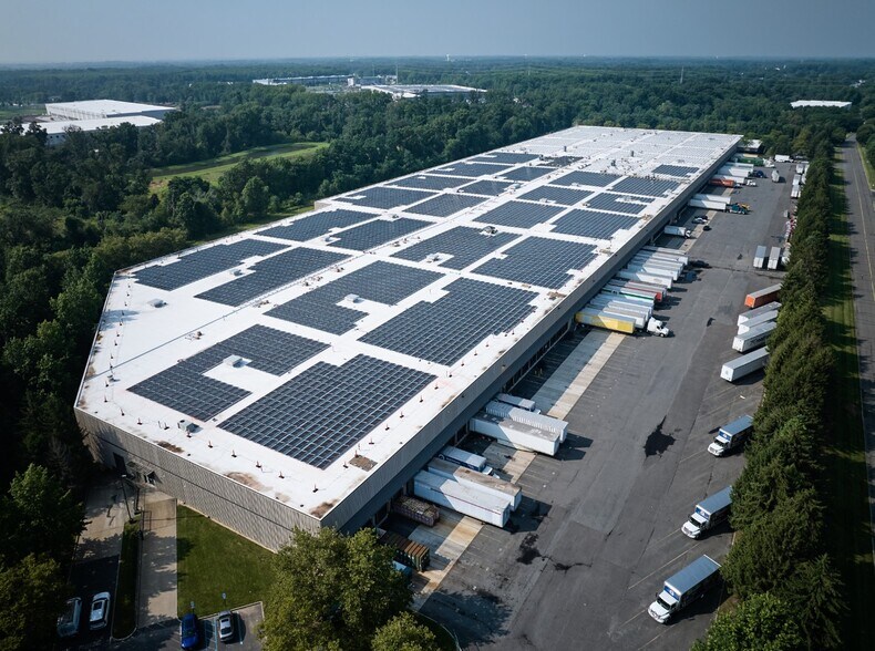 More Photos Of 400 Cabot Dr, Hamilton Distribution For Lease