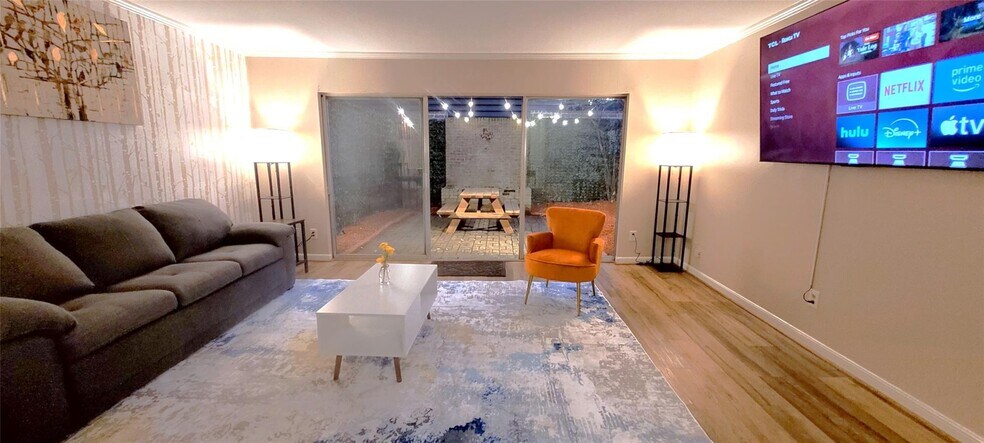 More Photos Of 1111 Autrey St, Houston Apartments For Sale