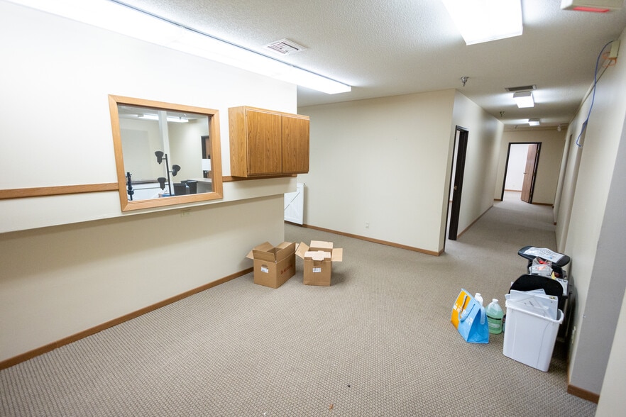 More Photos Of 2004 Highland Ave, Eau Claire Office For Lease