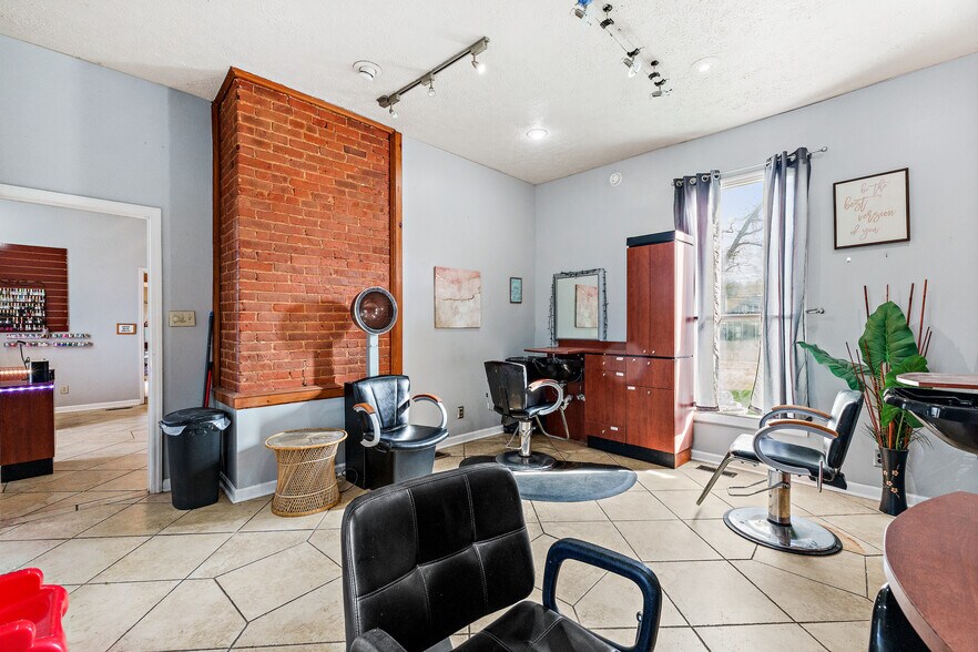 More Photos Of 2048 Winchester Ave, Ashland General Retail For Sale