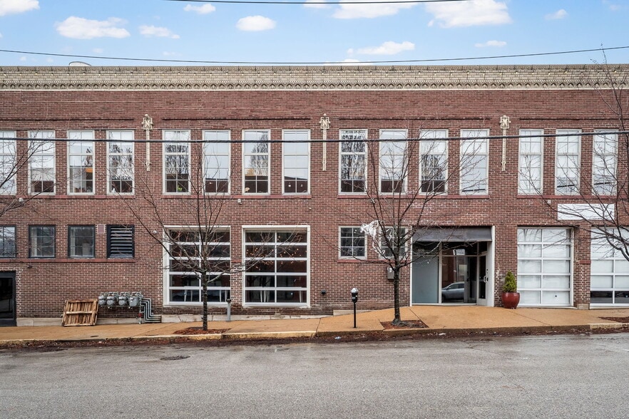More Photos Of 511 N Garrison Ave, Saint Louis Office For Lease