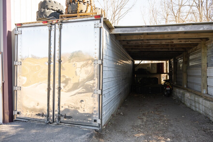 More Photos Of 1626 Academy St, Elroy Warehouse For Sale