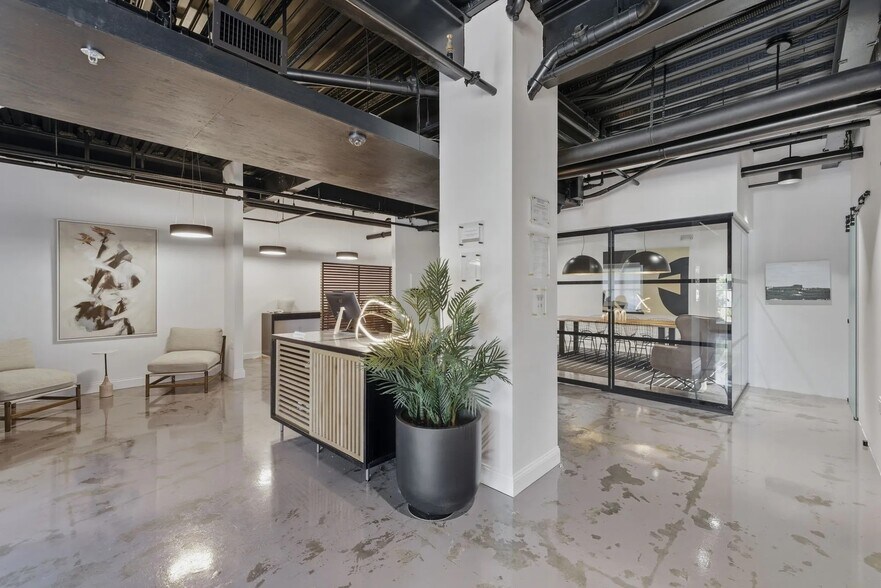 More Photos Of 1 Mariners Lndg, Edgartown Office For Sale