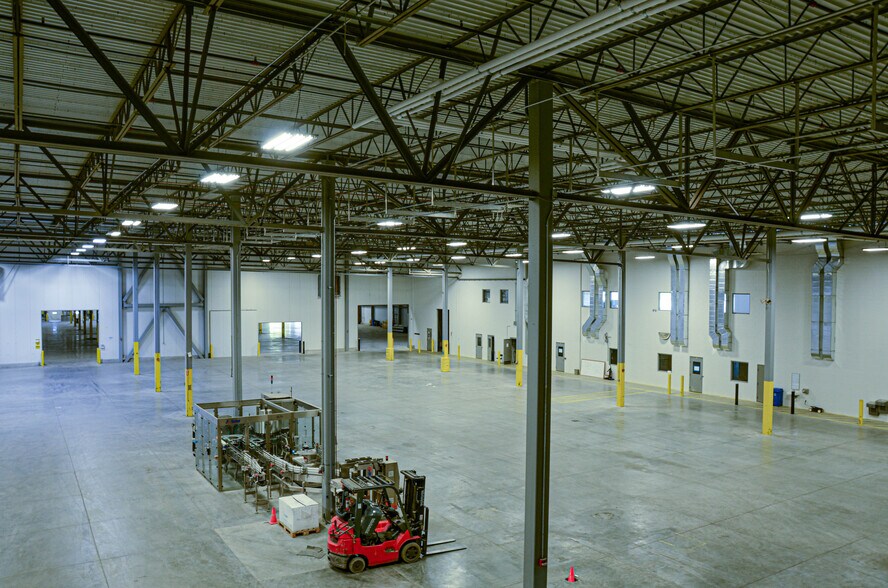 More Photos Of 210 Ski Village Dr, Mount Shasta Distribution For Lease