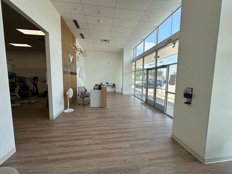 More Photos Of 7910 W Grand Parkway S, Richmond Storefront Retail Office For Lease