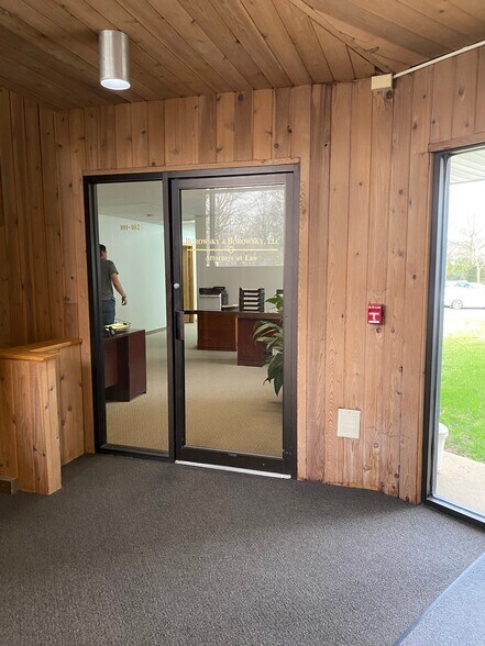 More Photos Of 59 Avenue at the Commons, Shrewsbury Medical For Lease